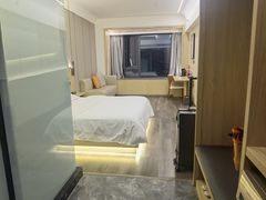 -欧辰国际酒店(重庆欢乐谷轻轨站店)