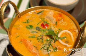 Tom Yum Seafood Soup (2 servings)