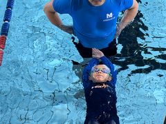 -梦翔龙湖滟澜山游泳俱乐部