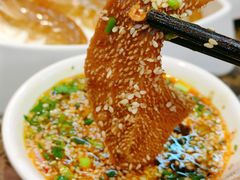 -来龍儿鲜切牛肉自助老火锅