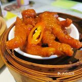 上个月吃过吴系以后，一直对鸡爪念念不忘，这次又跟闺蜜