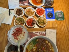 -呷佬·长沙手工米粉(金沙江路店)