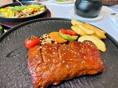 蜜汁烤猪排-明斯克白俄餐厅