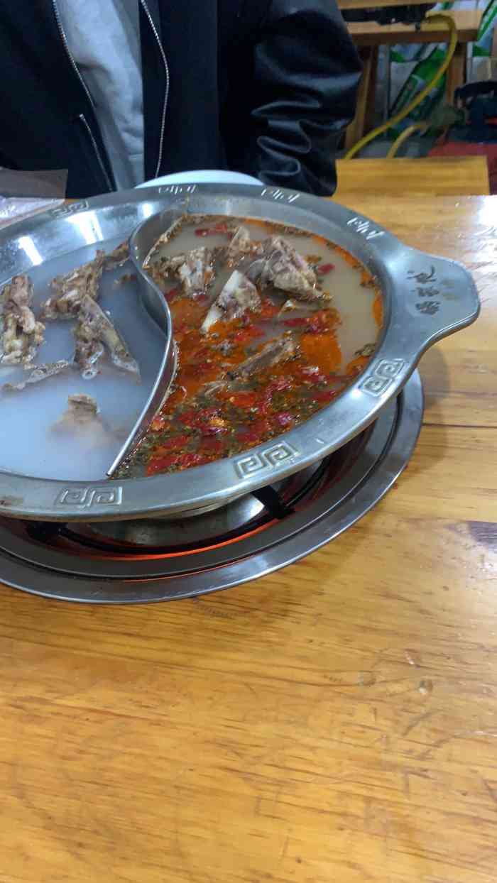 锅武侠硬啃酱骨火锅-"酱骨头很好吃,我在限时抢购上团的券,特别.