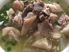 萝卜炖肘子-荣生萝卜汤饭店