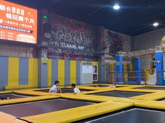-极限Jump蹦床·新潮玩运动世界·室内乐园·团建·派对中心