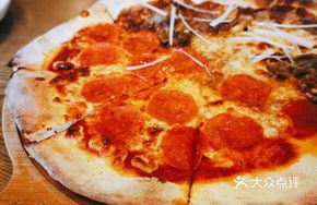Peking Duck Crispy Pizza