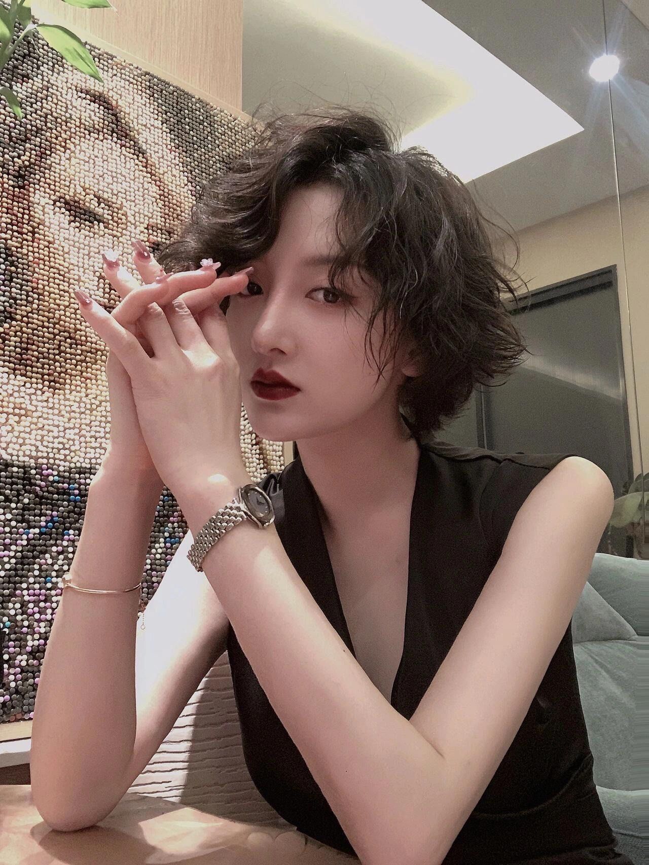 女生短发分享 短发推荐
适合发量少