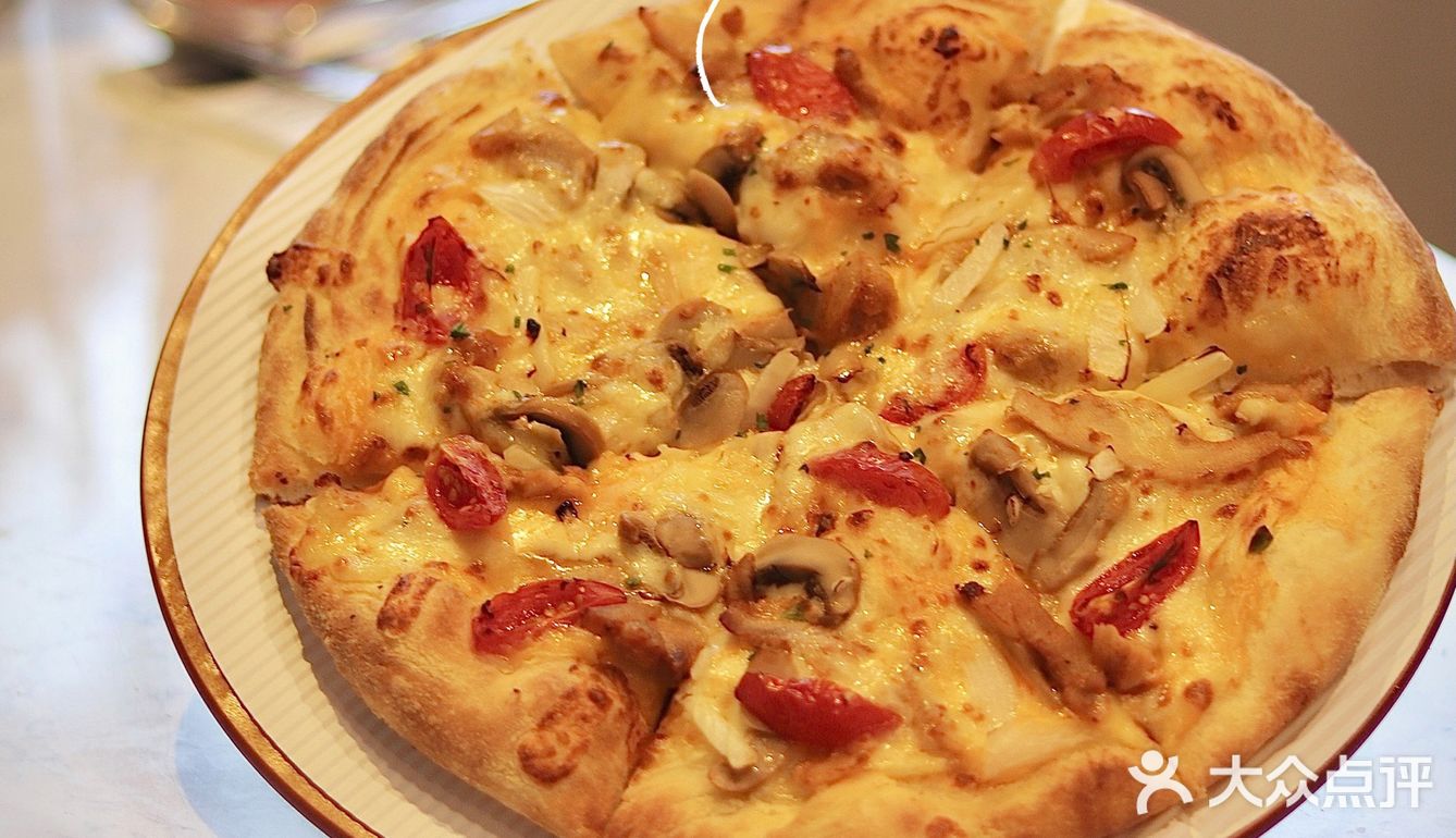 必胜客全新手拍比萨真的太顶了‼️每一块比萨都是现点现拍✔️