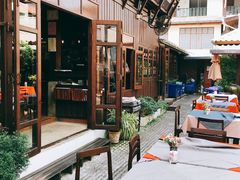 -Dash Teak House