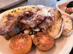 -ROAST coffee & eatery