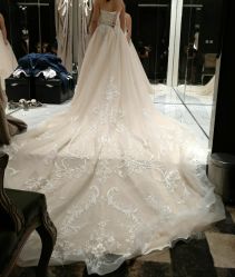 点击看大图 -GRACE KELLY婚纱与礼服(北京店)