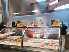 面包甜点陈列柜-巴黎优朵烘焙馆(菱角湖壹号店)