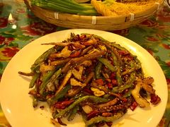 -闯关东东北农家菜(崂山石老人店)
