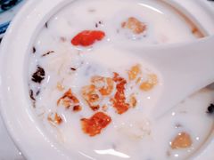 冰糖雪耳桃胶奶-广信牛奶甜品世家(台东店)