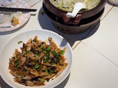 -阿瓦山寨·湘菜现炒·剁椒鱼头王(咸阳总店)