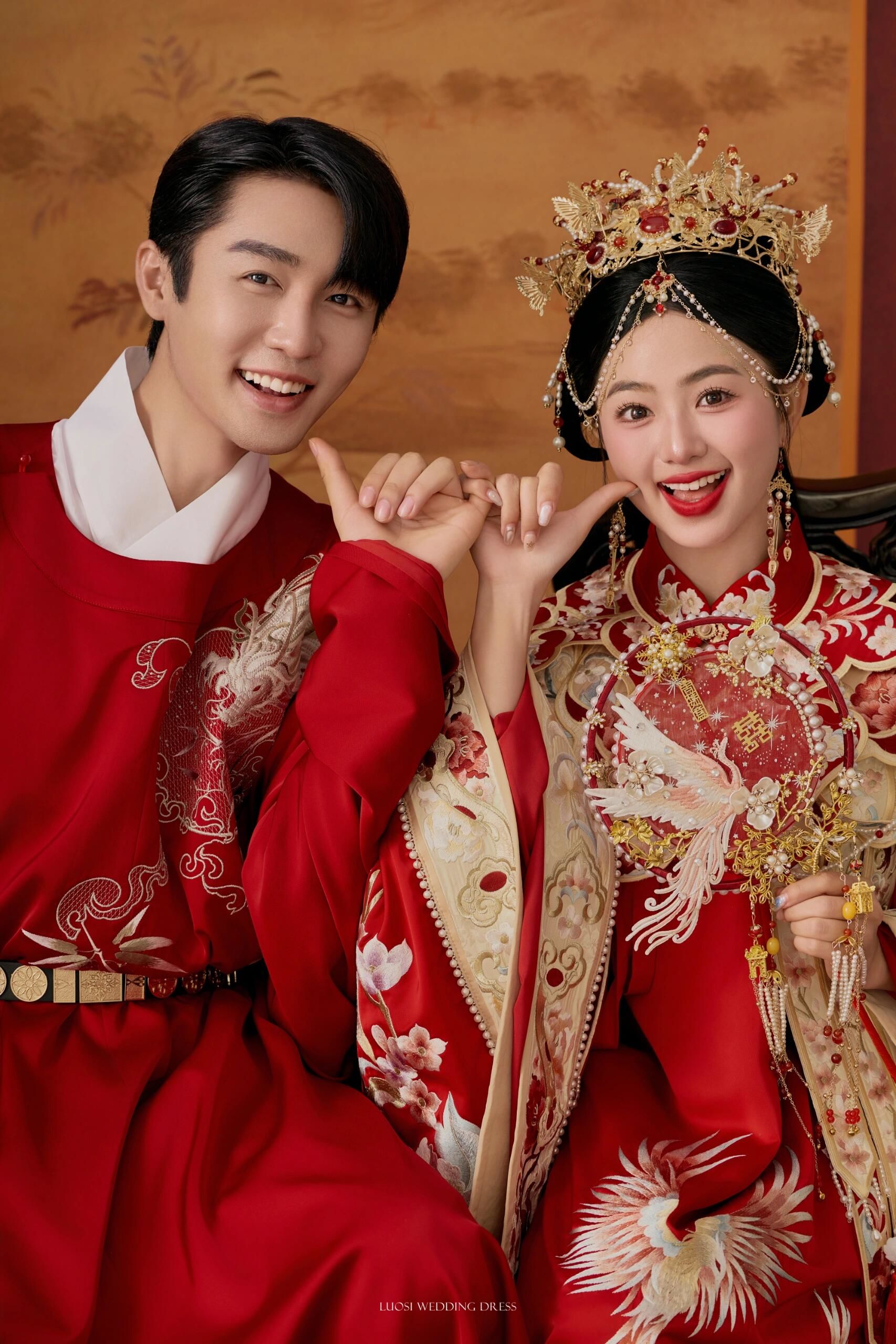 俏皮可爱的汉服婚纱照
中国宝宝有适合