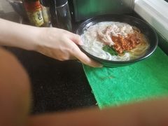 -鸿浩扒猪脚米线