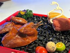 脆皮乳鸽拼天鹅酥-山泉粤宴(广东大厦店)