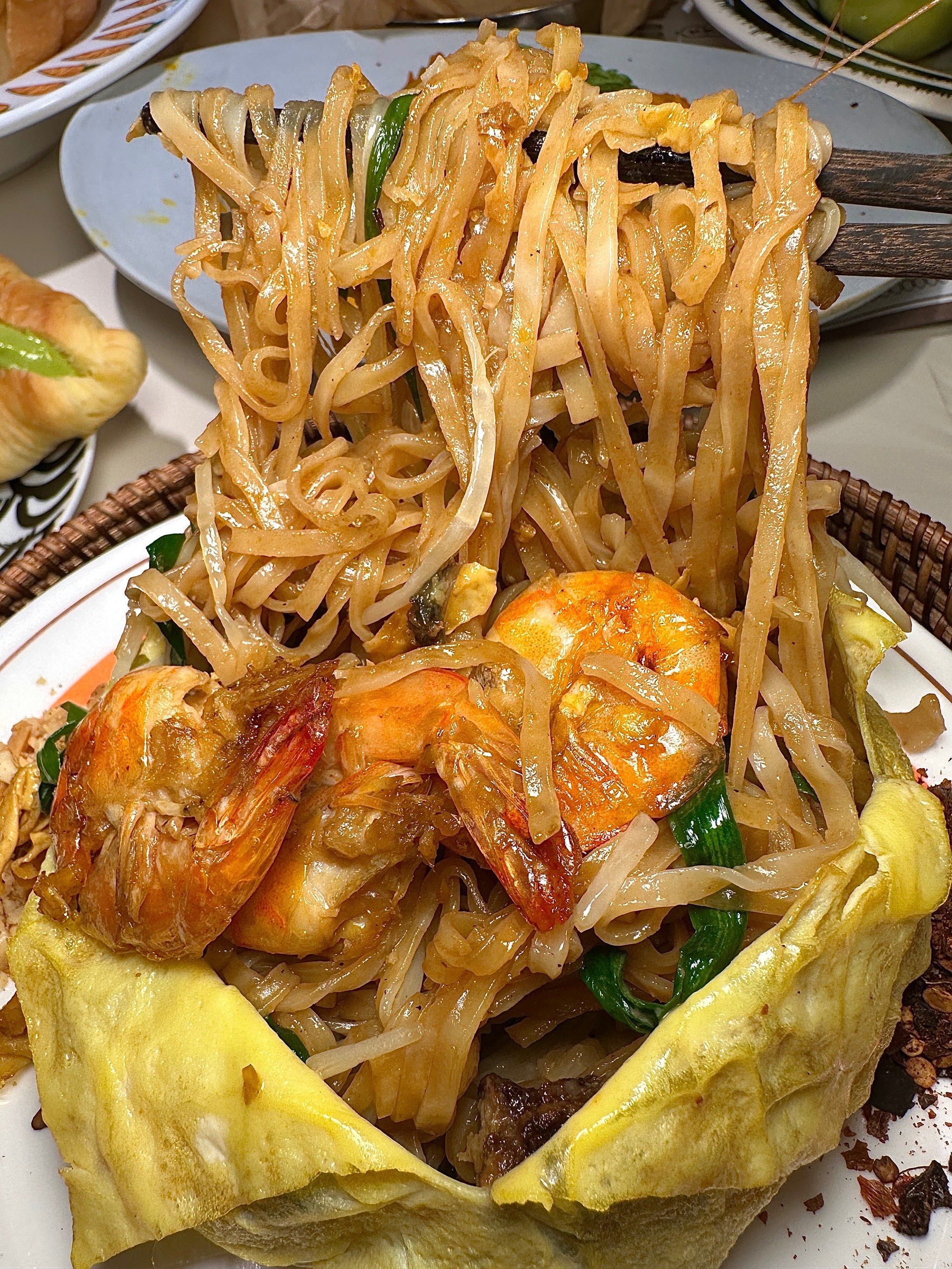 n咖喱蟹超大块,咖喱记得配米饭,香99了!大份冬阴功汤的料直接