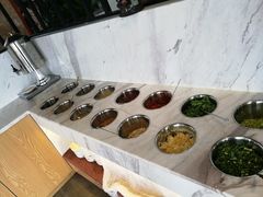 自助调料区-小牛叔鲜切牛肉·火锅·烤肉自助(公济桥路店)
