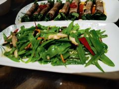 五彩花菇荷兰豆-云海肴·汽锅鸡·云南菜(美罗城店)