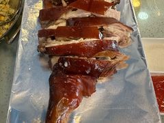 东方四更烤乳猪-阿龙海鲜农家乐·三亚老字号(海棠湾店)