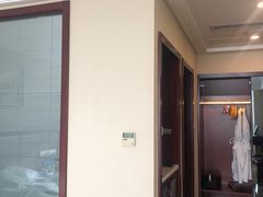 -乌兰湖畔草坪轻奢营地