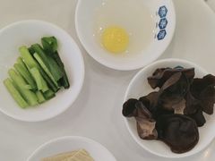 -桥香园过桥米线(国贸店)