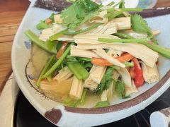 -毛辣果·贵州红酸汤牛肉火锅(西单店)
