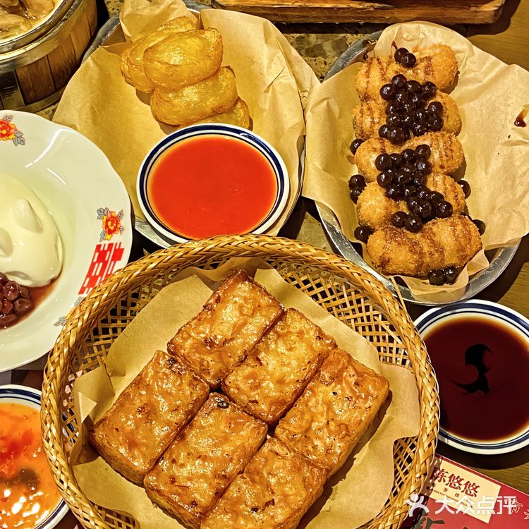 就在汕头酒吧一条街旁边,环境超有潮汕复古风