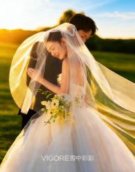 -雪中彩影婚纱摄影·微光艺术中心