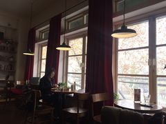 靠窗位-雕刻时光咖啡馆(师大路店)