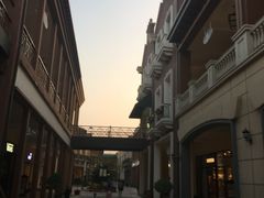 -王府井奥莱临潼小镇(临潼店)