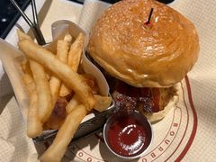 -BOURBON 玻本美式餐厅酒吧(虹桥新天地店)