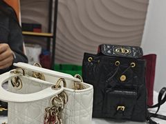 -聚云奢二手奢侈品黄金手表包包回收·中古店(三里屯总店)