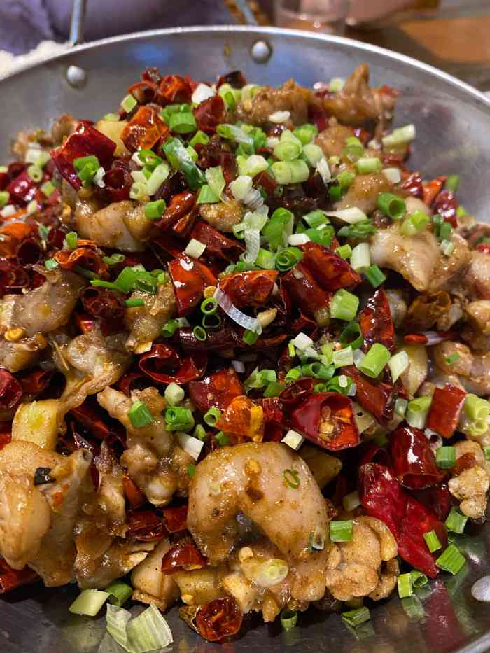 盐帮兔(浏阳河店)-"芙蓉区踩点,坐落在一片安置小区里,停车位.