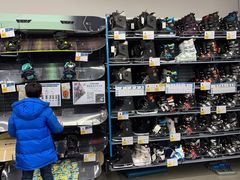 -迪卡侬(西三旗店)