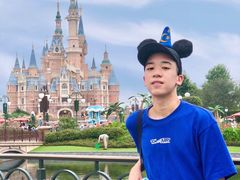 大门直走湖边-上海迪士尼度假区