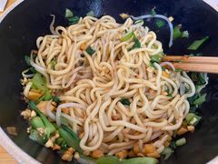-两勺子一碗口水鸡拌面