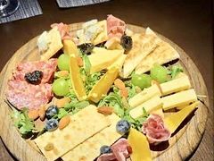 -卡普里披萨·牛扒·下午茶