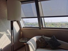 -上海滴水湖皇冠假日酒店