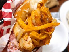 吮指十三鲜小龙虾烤鸡堡/鸡肉卷-肯德基(珠峰店)