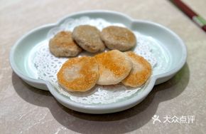 Pan-fried Lean Fish Cake with Squid Cake