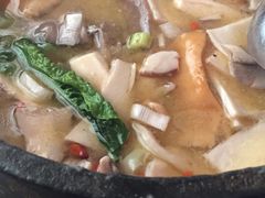 -绿色墨脱石锅城