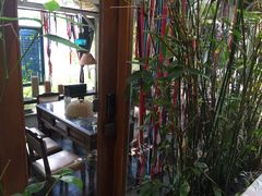-Cuc Gach Quan Restaurant