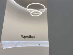 -微笑雨嘉造型护肤