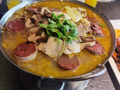 -靠山屯东北农家菜(八龙桥雅苑店)
