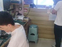 -鸿准通信科技·忠诚手机电脑维修中心(三林店)