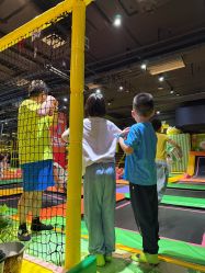 -蹦蹦跳跳(新奥购物中心店)